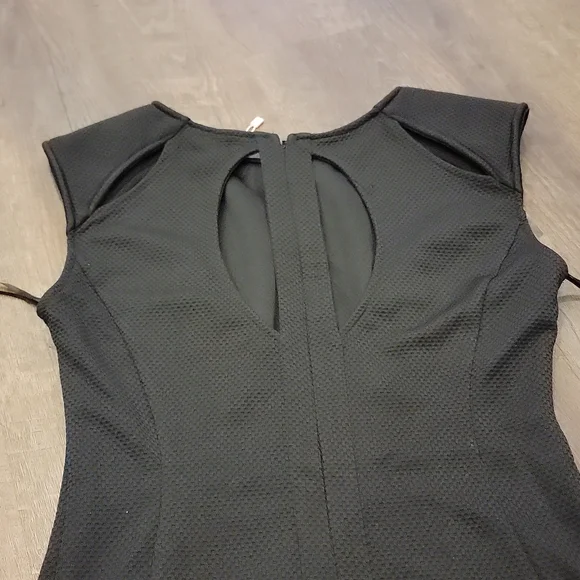 Women's black dress. - Picture 8 of 10